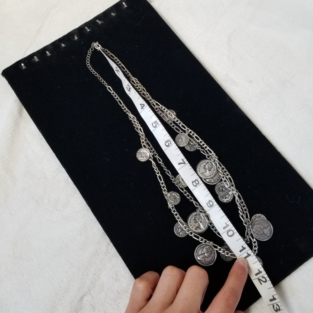 ๐น3/$15๐น Vintage Necklace Faux Elizabeth II Republique Francaise Coins - Picture 3 of 3